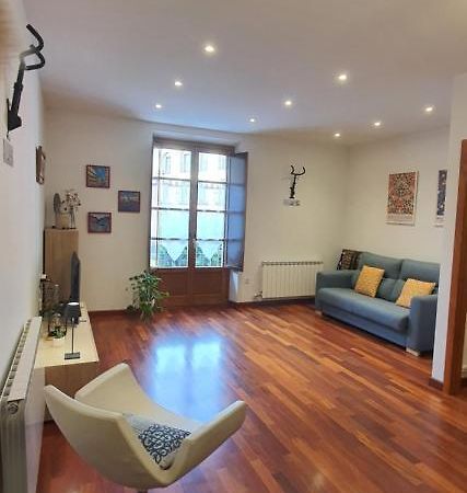 El Mussol De La Vila Camprodon, Balconets Amb Vistes A La Placa 外观 照片