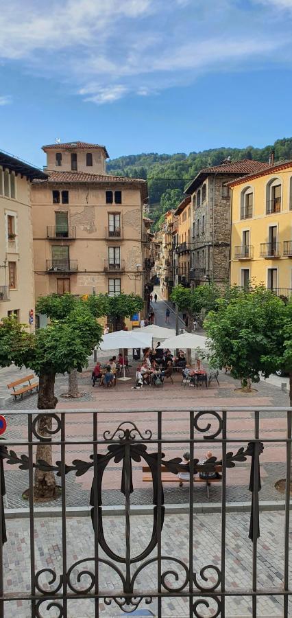 El Mussol De La Vila Camprodon, Balconets Amb Vistes A La Placa 外观 照片