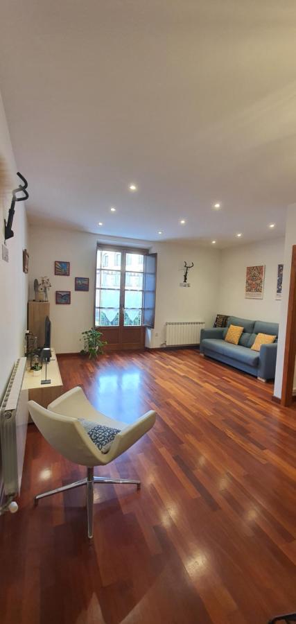 El Mussol De La Vila Camprodon, Balconets Amb Vistes A La Placa 外观 照片