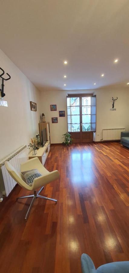 El Mussol De La Vila Camprodon, Balconets Amb Vistes A La Placa 外观 照片