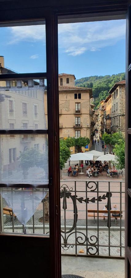 El Mussol De La Vila Camprodon, Balconets Amb Vistes A La Placa 外观 照片
